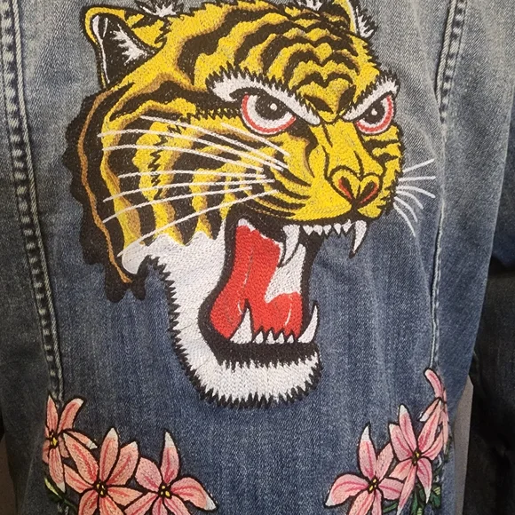 Torrid Premium Denim Jacket embroidered Fearless floral - Picture 10 of 15
